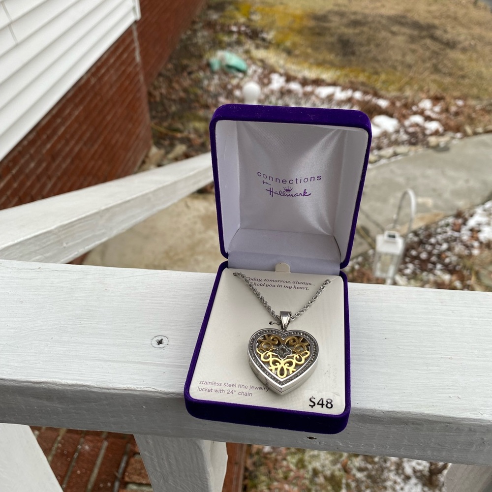 Hallmark Stainless Steel Fine Jewelry Heart Locket Necklace 24 Inch Chain/Case - Picture 7 of 17